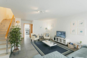 Best Houses 86 - Meeras Surf House